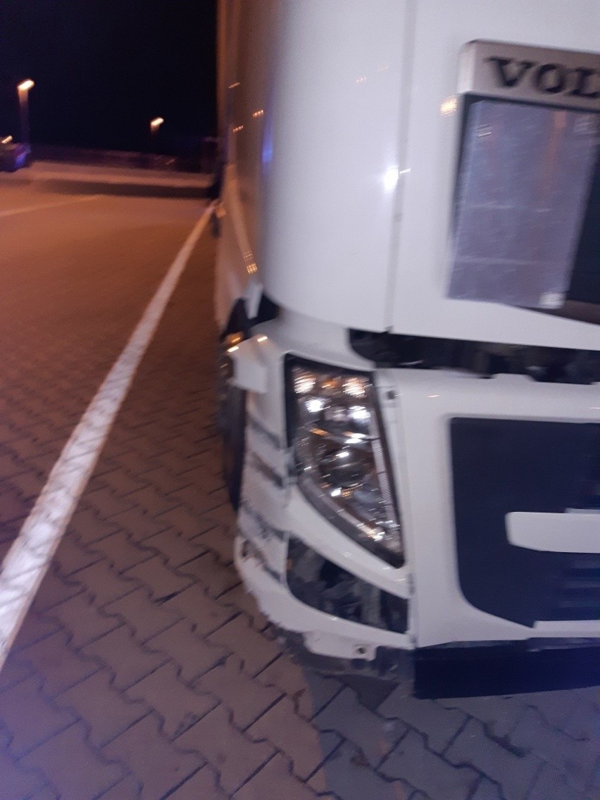 Pijany obywatel Ukrainy, jadąc autostradą A4, uszkodził kilkanaście barier energochłonnych. Kierował pomimo sądowego zakazu