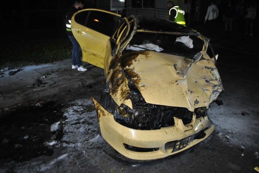 Tragedia na drodze w Mielcu, w zderzeniu dwóch samochodów zginęł 22-letni mężczyzna (ZDJĘCIA)
