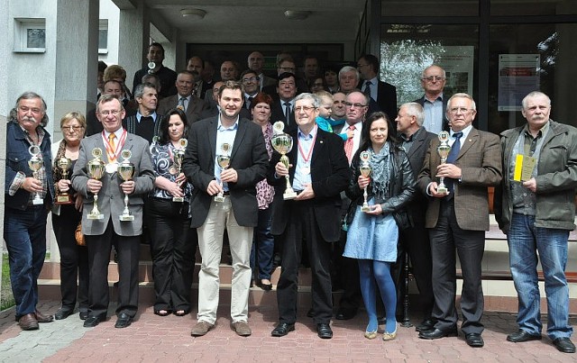 Finaliści konkursu z organizatorami i sponsorami w Świętokrzyskim Ośrodku Doradztwa Rolniczego w Modliszewicach