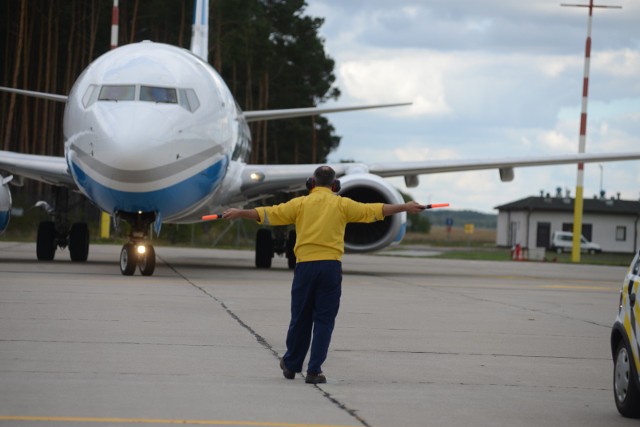 Samolot linii Enter Air z powodu usterki zawrócił z trasy do Antalyi. - Nie było żadnego awaryjnego lądowania. Awaryjne lądowanie mamy wtedy, kiedy ogłaszamy akcję samolot, a akcja "Samolot" nie została ogłoszona, bo piloci sobie tego nie życzyli. Samolot wrócił z trasy, bo miał usterkę - wyjaśnia Piotr Adamczyk, z lotniska Katowice Airport w Pyrzowicach.