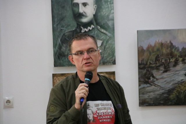 Andrzejowi Poczobutowi zarzucają między innymi pielęgnowanie pamięci o poległych żołnierzach Armii Krajowej, formacji uważanej przez reżim Łukaszenki za zbrodniczą