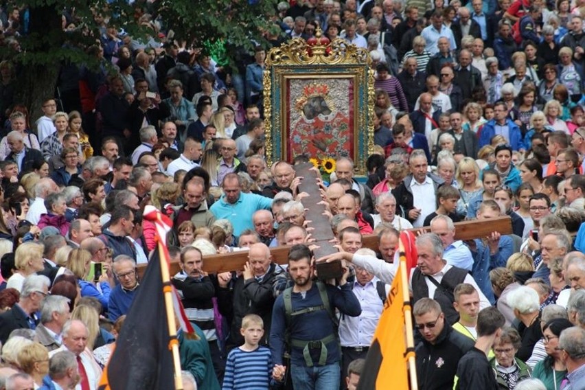 Kalwaria Zebrzydowska. XXVII Pielgrzymka Rodzin Archidiecezji Krakowskiej. Abp. Jędraszewski o ideologiach LGTB, gender i WHO [ZDJĘCIA]