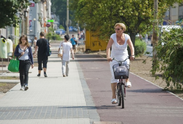 Ścieżki rowerowe to dobre rozwiązanie, problem polega na tym, że kierowcy często zapominają, że rowerzysta na takiej ścieżce ma przy przekraczaniu jezdni pierwszeństwo