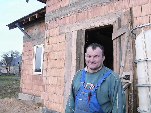 Rafał Ligocki ze Stanów nie wyobraża sobie, by mógł zamieszkać gdzie indziej niż w swojej miejscowości. Dlatego postanowił wybudować dom właśnie tu, chociaż wie, że to tereny zalewowe