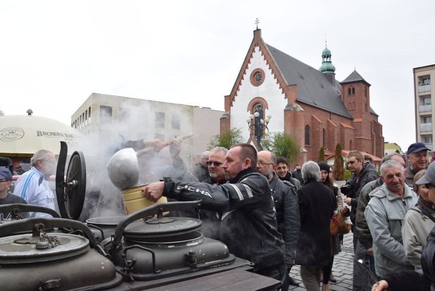 W Raciborzu poświęcono pokarmy i częstowano żurkiem