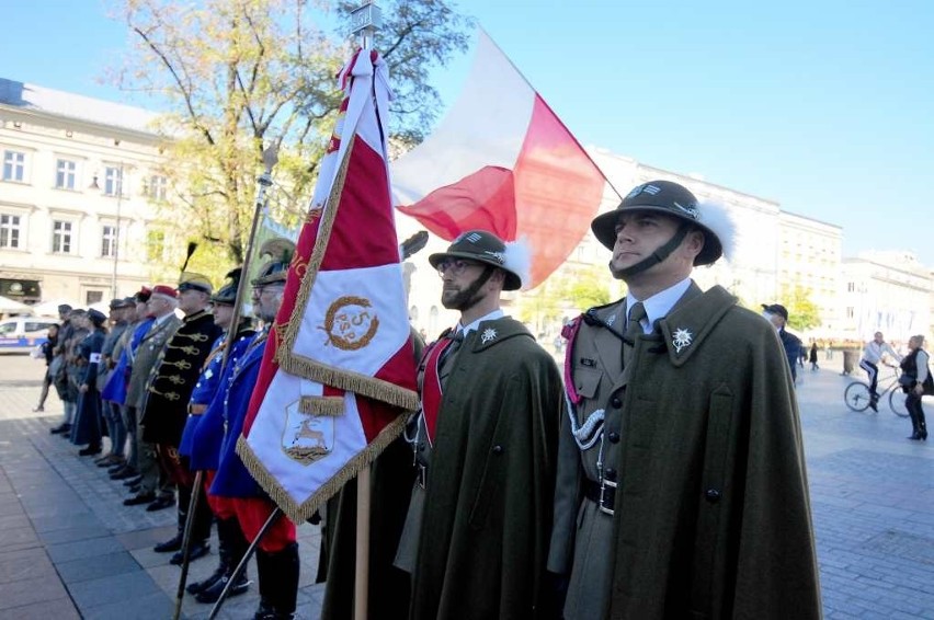 Kraków jako pierwsze polskie miasto odzyskał niepodległość. Mieszkańcy świętowali 103. rocznicę wyzwolenia [ZDJĘCIA]