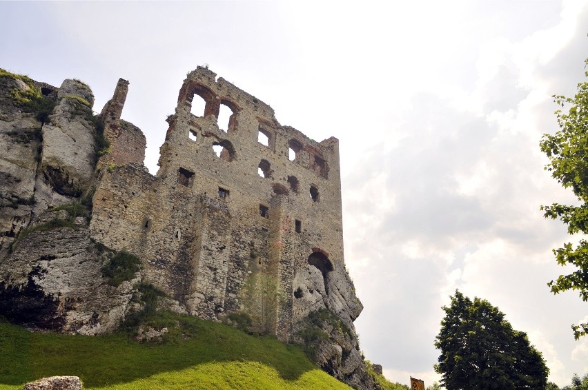 Ruiny śląskiego zamku wzniesionego na przełomie XIV i XV...