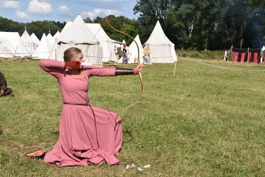 Rycerze walczą na siewierskich błoniach. 28 lipca bitwa o zamek w Siewierzu