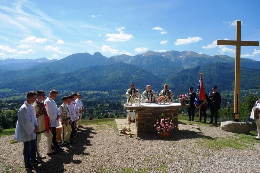 Kościelisko. Uroczystość Bożego Ciała z widokiem na Giewont i Czerwone Wierchy 