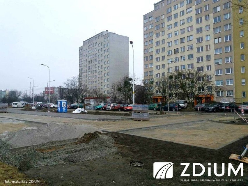 Wrocław: Budują parking na Różance.  Inwestycja ma być gotowa w maju [ZDJĘCIA]