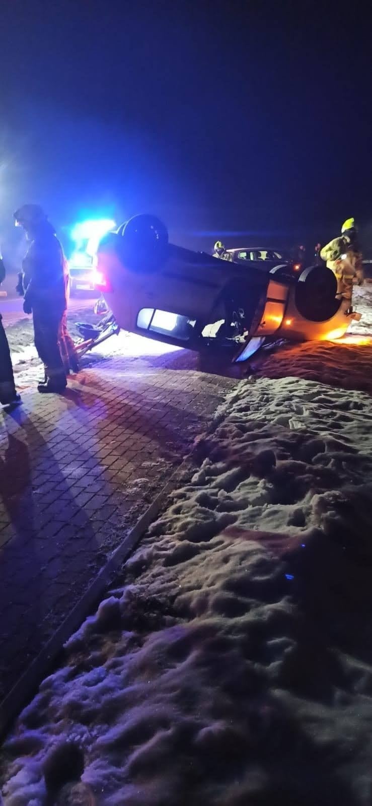 Kolizja w Blochach; potrącenie na parkingu; wywrotka pijanego rowerzysty. Groźne zdarzenia drogowe w pow. wyszkowskim. 22.02.2021. Zdjęcia