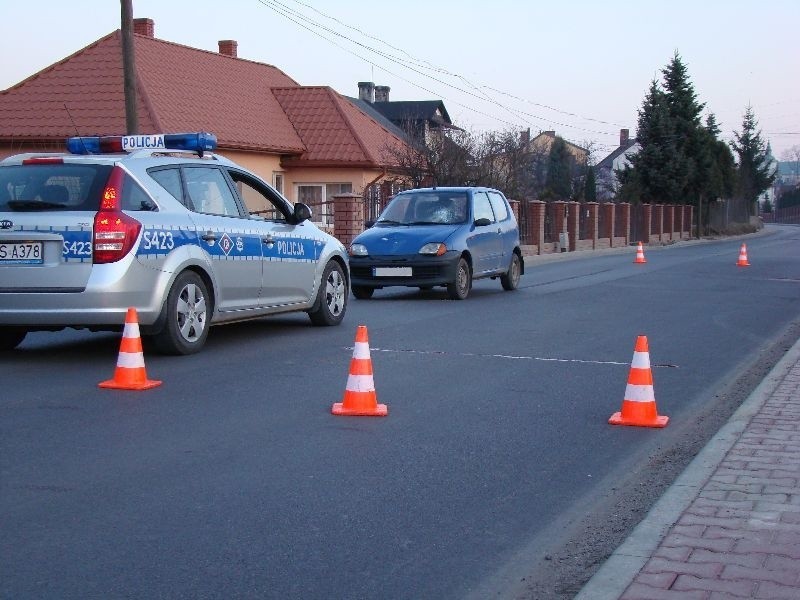 Na miejscu wypadku na ulicy Szewieńskiej w Ostrowcu.