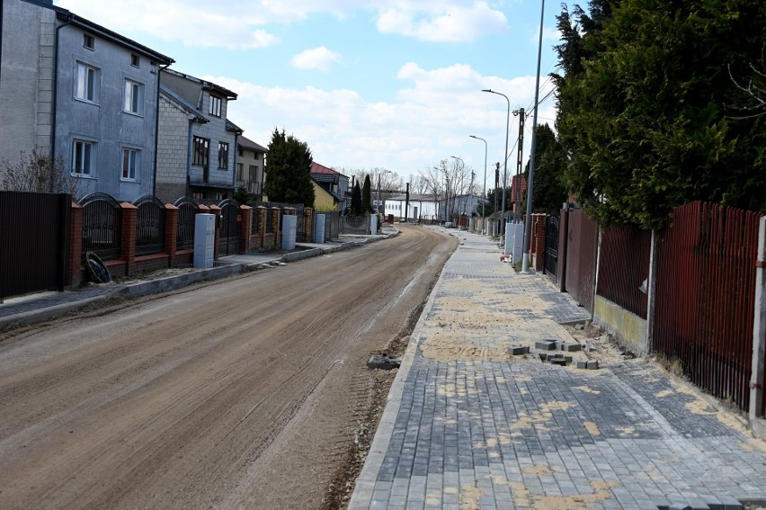 Nowy asfalt na Kilińskiego. To kolejna inwestycja w gminie Daleszyce. Zobaczcie zdjęcia z drona