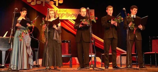 Tak rozpoczęły się buskie obchody Roku Chopinowskiego 2010. W koncercie inauguracyjnym w Domu Kultury wystąpili artyści Akademii Muzycznej w Katowicach.