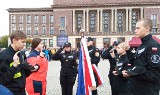 Dąbrowa Górnicza. Uczniowie klas mundurowych III Liceum Ogólnokształcącego in. Gen. W. Andersa ślubowali na placu Wolności 