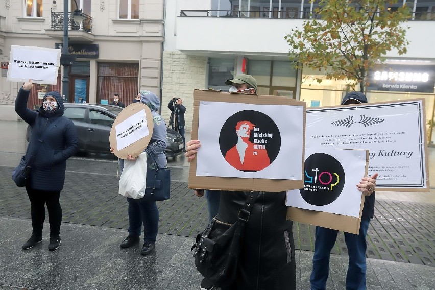 Protest na ulicy Piotrkowskiej przeciwko centralizacji łódzkich domów kultury