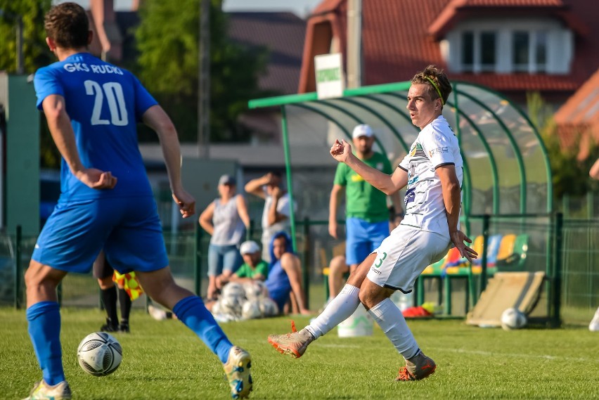 Galeria zdjęć z meczu GKS Rudki ze Starem Starachowice. Drużyna z Rudek wygrała 2:1