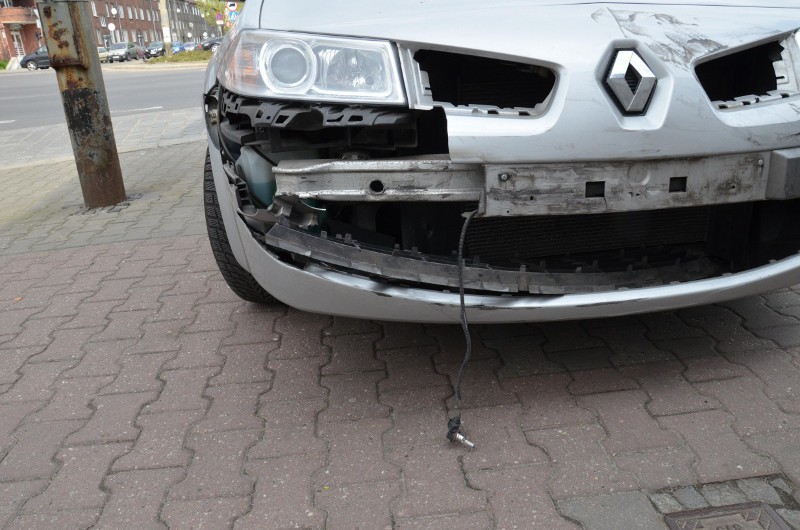 Wrocław: Wypadek na al. Hallera. Motocykl zderzył się z samochodem (FOTO)