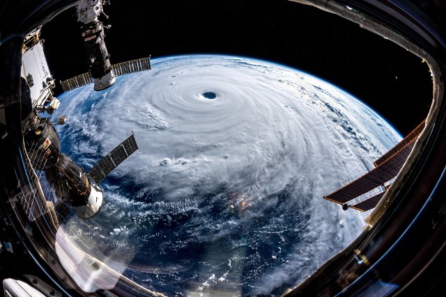 Tajfun Trami w piątek uderzy w Okinawę, następnie skieruje się na największe japońskie wyspy. Jego lokalizację można śledzić na zamieszczonej poniżej mapie.