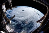 Tajfun Trami uderzy w Japonię. Potężny żywioł uchwycony na zdjęciach [Tajfun Trami - lokalizacja, mapa online]