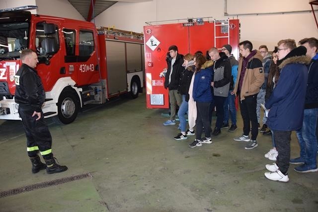 Dzień Przedsiębiorczości - młodzież z Zespołu Szkół nr 1 poznała pracę strażaków