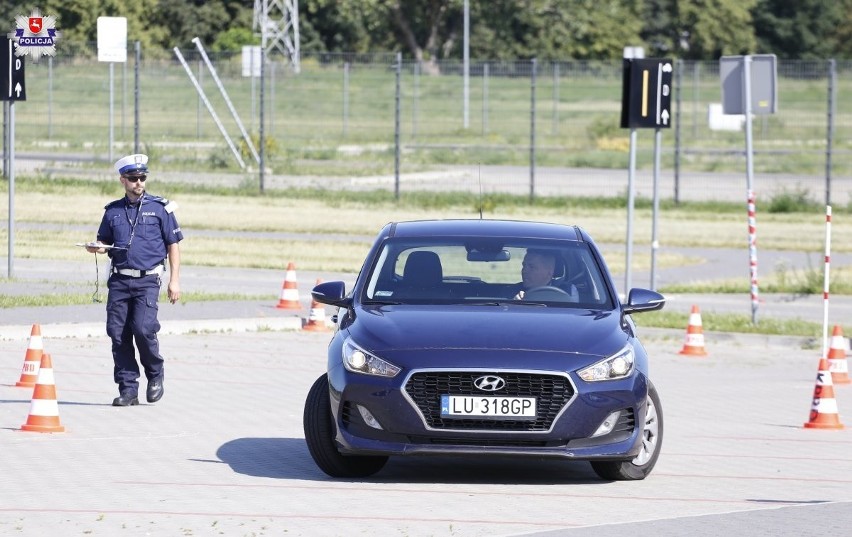 Najlepszy policjant ruchu drogowego w woj. lubelskim 2019. Asp. sztab. Mariusz Mucha pokonał ponad 20 innych funkcjonariuszy. Zobacz zdjęcia