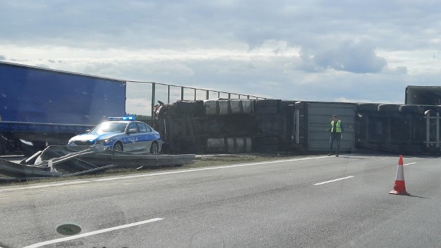 Do wypadku doszło na autostradzie A2 na wysokości miejscowości Wilenko, za węzłem Jordanowo, jadąc w stronę Poznania.