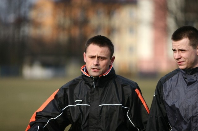 Podopieczni trenera Konrada Główki aż 0:5 przegrali z Wartą w Sieradzu.