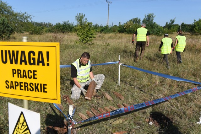 Bombowe „skarby” na toruńskim poligonie [ZDJĘCIA]