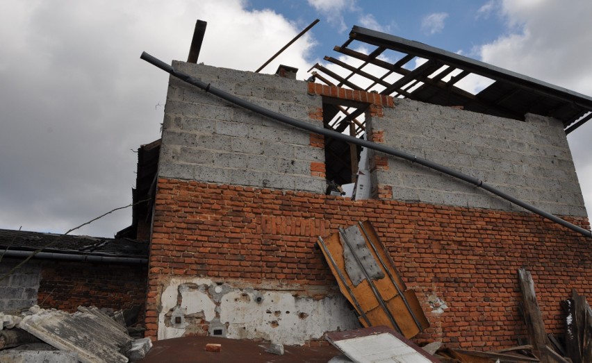 Urzędnicy postarali się o pieniądze na odbudowę domów w Kleczy i Babicy, zniszczonych przez wichurę [ZDJĘCIA]