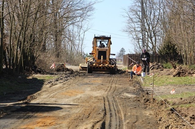 W gminie Przytyk zaczął się remont drogi w Studzienicach.