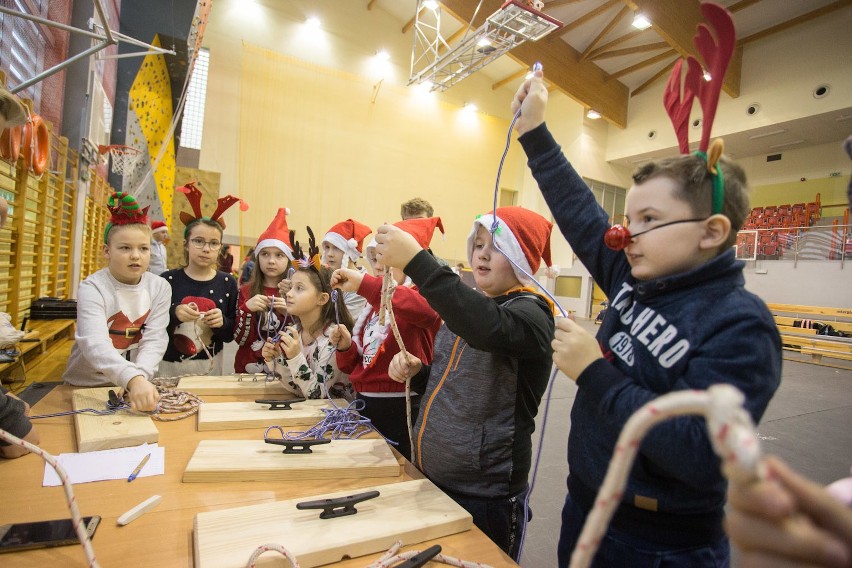 Słupskie Mikołajki z żaglami i otwierającą się tratwą...