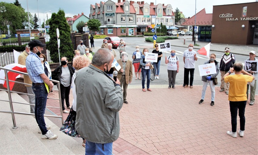 Przed sądem w Tarnobrzegu protestowali w obronie sędziego Tulei [ZDJĘCIA]  
