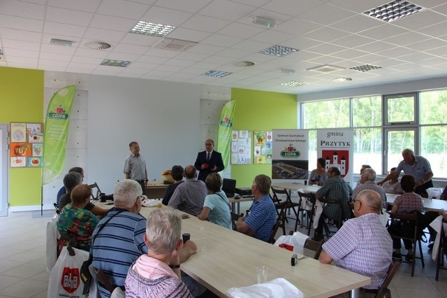 Do spotkania z rolnikami ze Szwajcarii doszło w Centrum Dystrybucji i Przetwórstwa Rolnego w Słowikowie.
