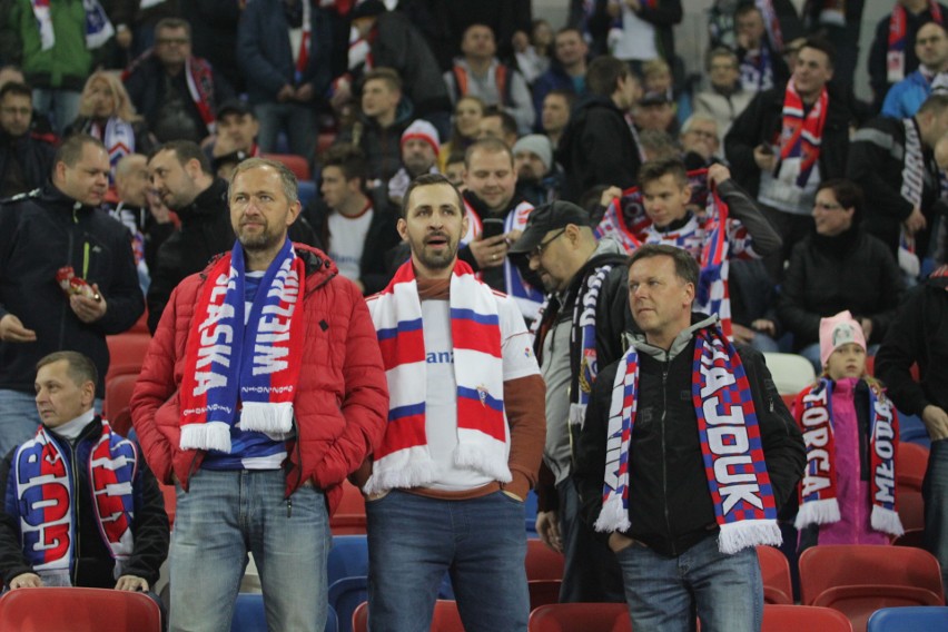 Górnik Zabrze - Śląsk Wrocław. Kibice odśpiewali hymn ZDJĘCIA KIBICÓW