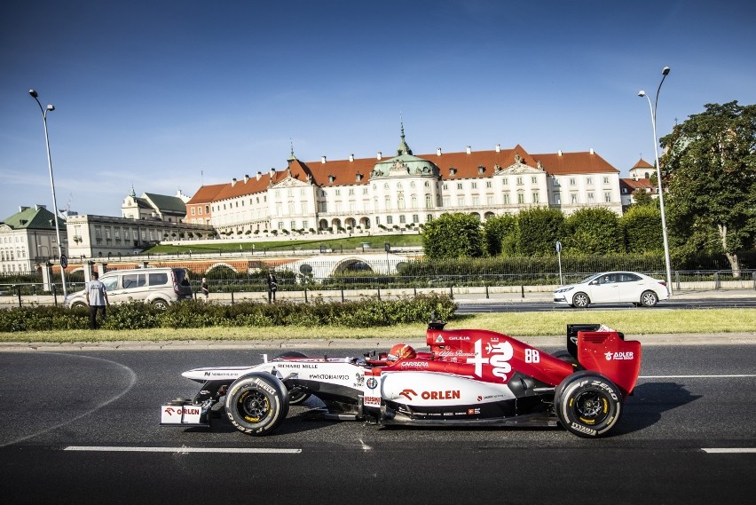 Kubica kontra Marszałek. Niezwykły wyścig bolidów Formuły 1...