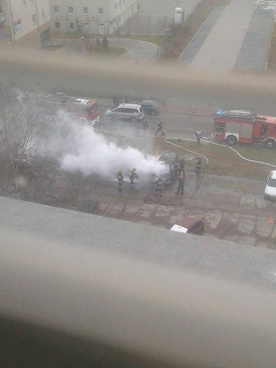 Pożar samochodów na ul. Bochenka w Krakowie.