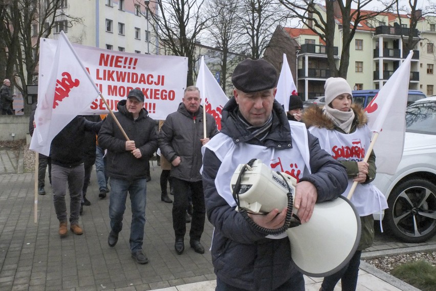 Związkowcy i pracownicy z Urzędu Morskiego w Słupsku pikietowali w sobotę w trakcie Konwentu Morskiego [zdjęcia]