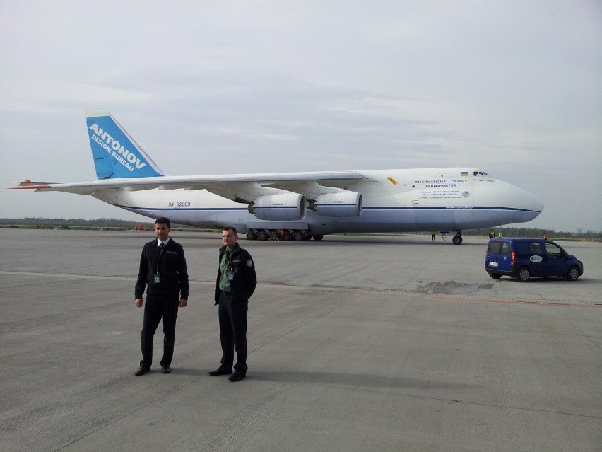 Gigantyczny AN-124 Rusłan w Pyrzowicach [ZDJĘCIA]