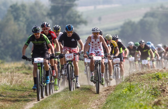 W niedzielę z Gminnego Centrum Sportu i Rekreacji w Niechobrzu wystartowała szósta edycja wyścigu MTB Boguchwała. Zobaczcie zdjęcia.