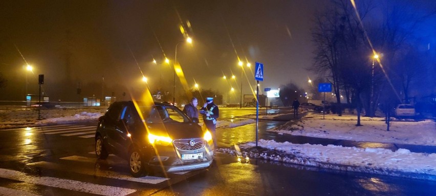 Groźny wypadek na Widzewie. 42-letni pieszy w szpitalu... ZDJĘCIA