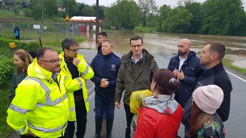 Premier w Skawinie. Odwiedził zalane tereny, rozlewiska nad Skawinką, Wisłą