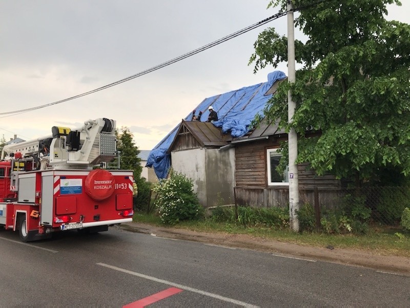 Gwałtowna burza nad gminą Klwów. Wiatr zerwał dachy z wielu...