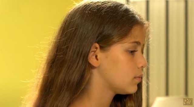 Elif Şimşek/Emiroğlu (Isabella Damla Güvenilir)Dziewczynka, od której wszystko się zaczęło, córka Melek. Torturowana przez Vildan, przechodzi bardzo wiele w rezydencji. 