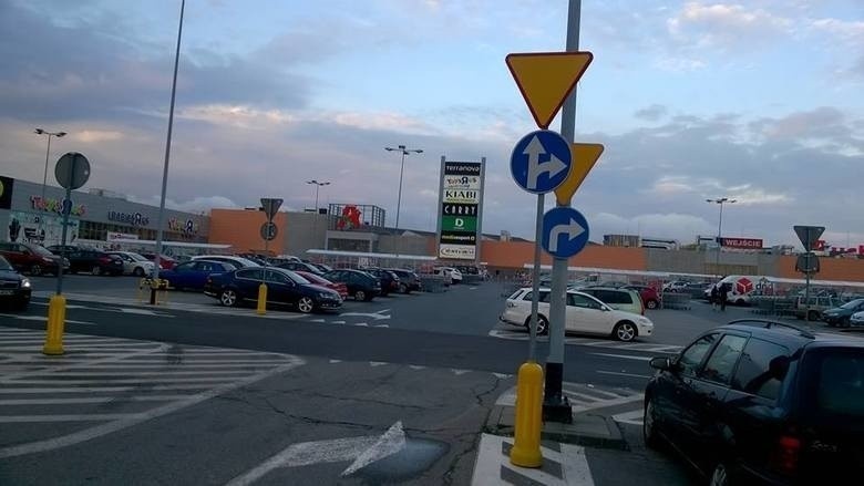 Jak się okazuje absurdów drogowych w Polsce jest bardzo...