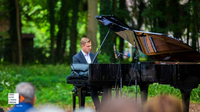 Koncert odbył się przy pomniku Fryderyka Chopina w Drawsku...