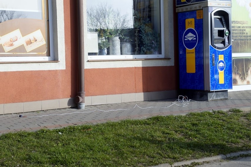 Policja zakończyła już działania przy bankomacie na ul....