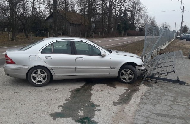 29-latek szybko stracił kontrolę nad autem.