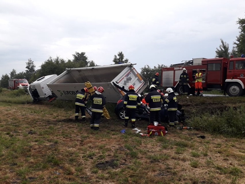 Czołowe zderzenie pojazdów na trasie Kosakowo-Mrzezino, 11...