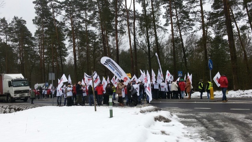 Strajk na Śląsku: Górnicy zablokowali drogi DK1 w...